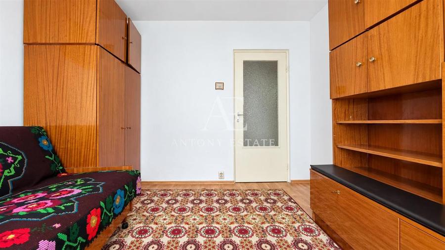 Apartament cu 3 camere semidecomandat în Cantemir