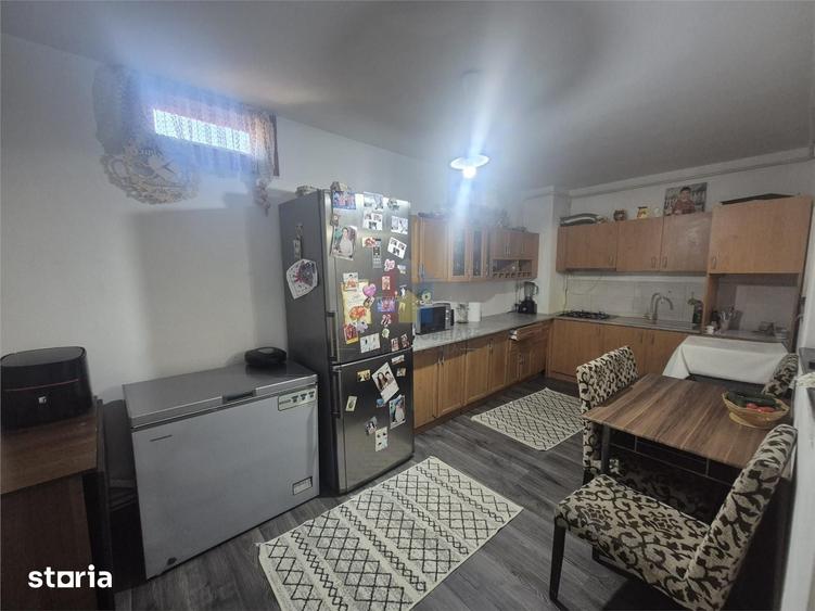 Casă cu 5 camere cu Teren 200 Mp în Școlilor