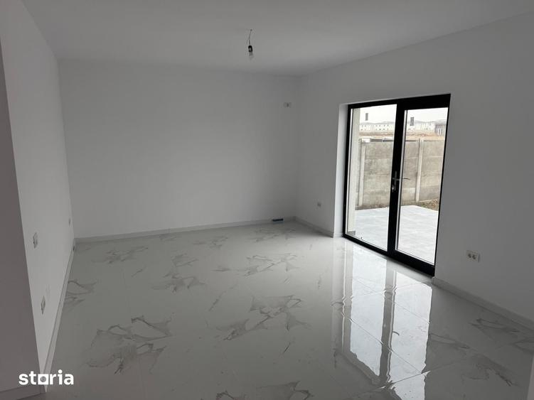 Casă cu 4 camere cu Teren 400 Mp în Olteni