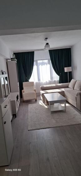 Apartament cu 3 camere decomandat în Petros