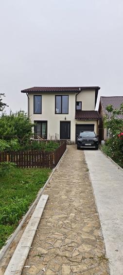 Casă cu 4 camere decomandat în Tuzla