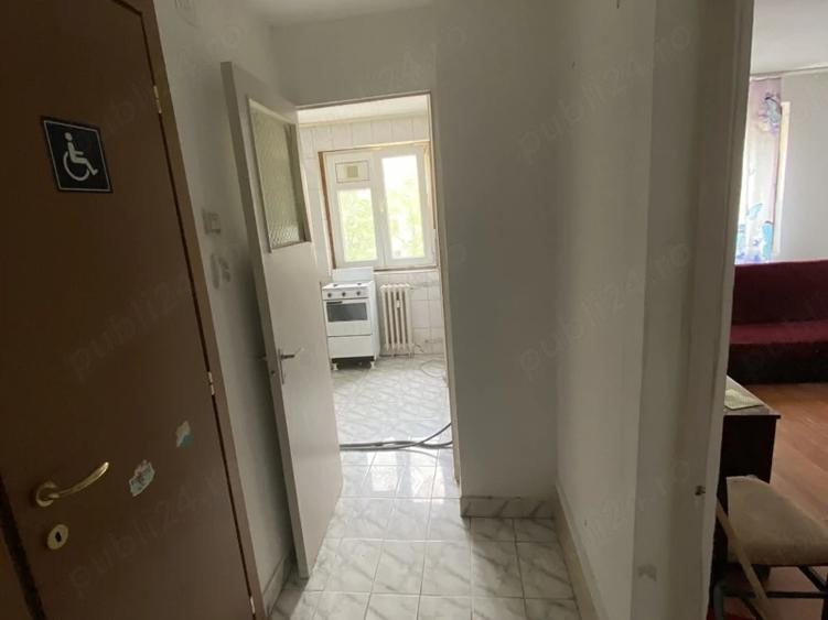 Garsonieră decomandată în Titan