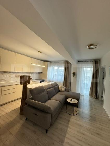 Apartament cu 2 camere semidecomandat, mobilat în Florești