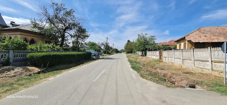 Casă cu Teren 1600 Mp în Melinești