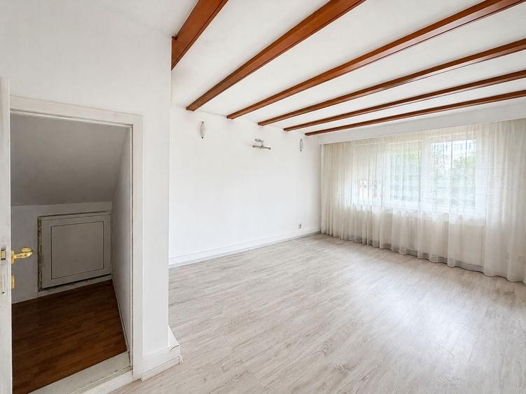 Casă individuală cu 4 camere cu Teren 234 Mp în Central