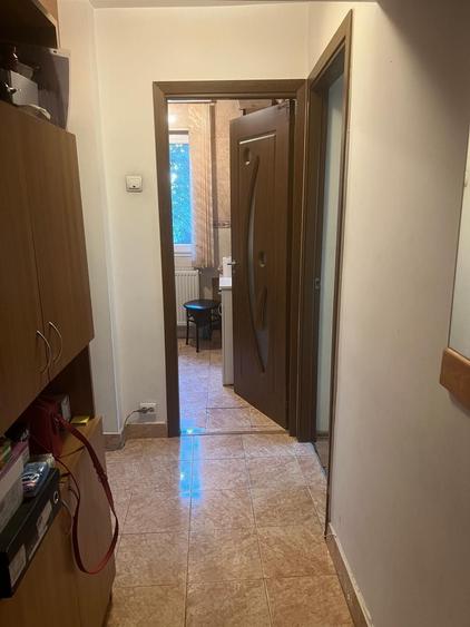 Apartament cu 2 camere semidecomandat în Berceni