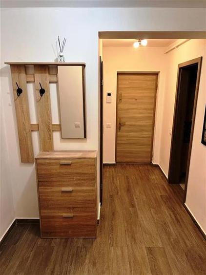 Apartament cu 2 camere decomandat, mobilat în Tractorul