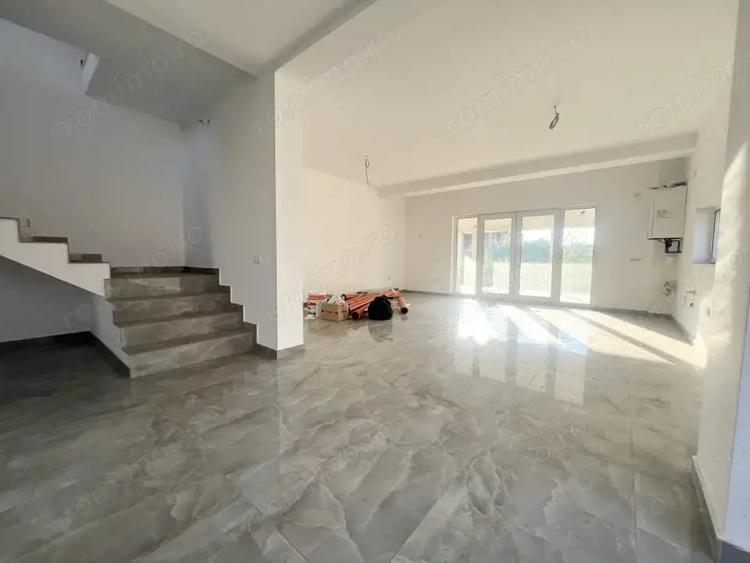 Casă cu 5 camere cu Teren 302 Mp în Giarmata