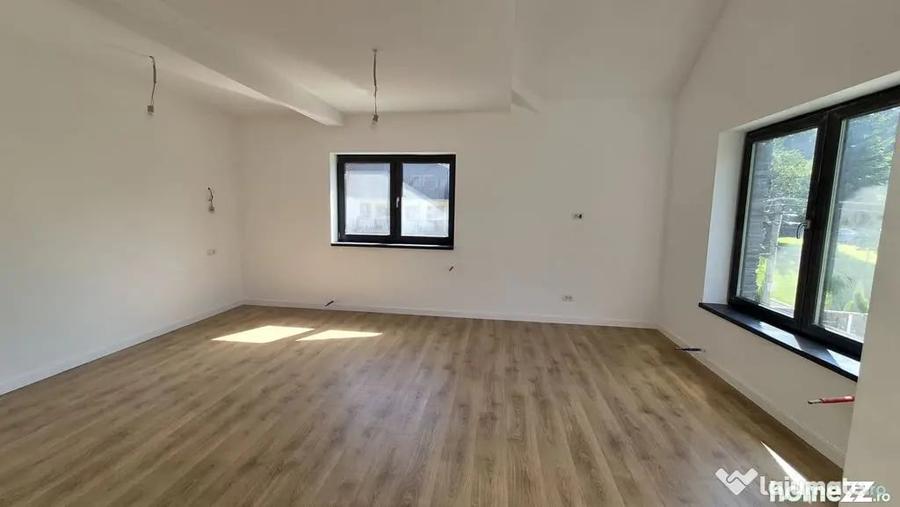 Apartament cu 4 camere decomandat în Zamora