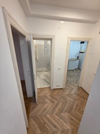 Birou, de 100 mp, în P-ța Sfânta Vineri