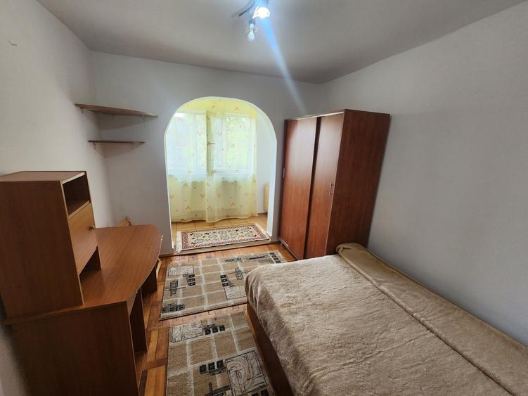 Apartament cu 2 camere semidecomandat, mobilat în Blașcovici