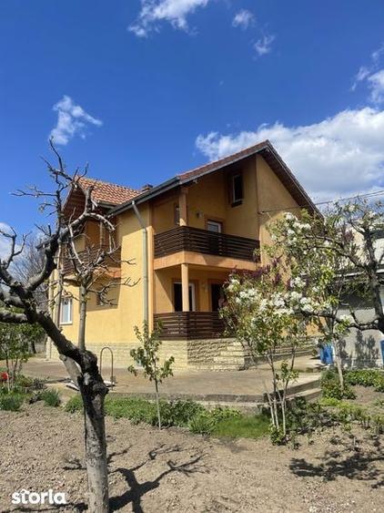 Casă cu 4 camere cu Teren 200 Mp în Gropnița