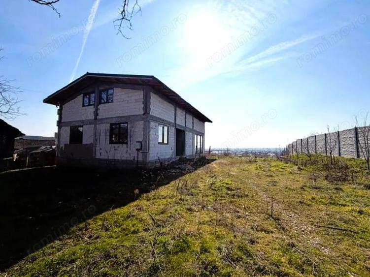 Casă cu Teren 1490 Mp în Proaspeți