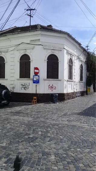 Casă individuală cu 5 camere cu Canalizare în Zorilor