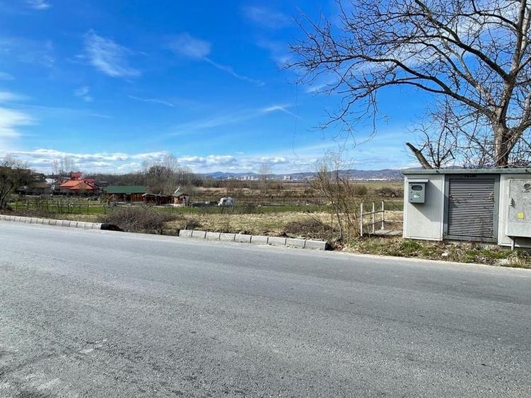 Teren de 2887 mp, în Barza