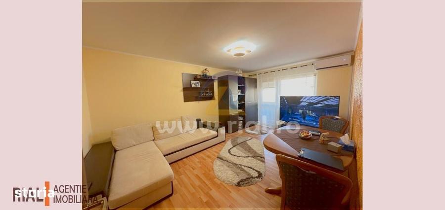 Apartament cu 3 camere decomandat în Vitrometan