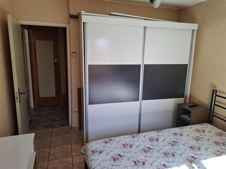 Apartament cu 3 camere semidecomandat în Fizicienilor
