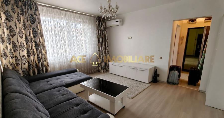 Apartament cu 3 camere semidecomandat, mobilat în P-ța Unirii