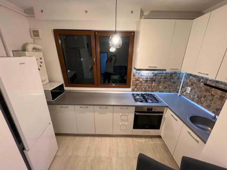 Apartament cu 2 camere semidecomandat în Prelungirea Ghencea