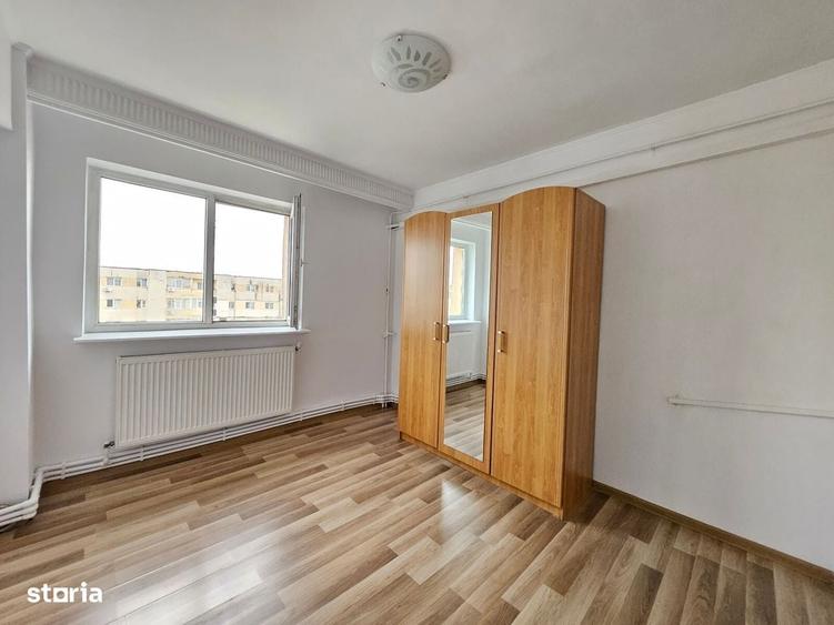 Apartament cu 3 camere decomandat în Găvana