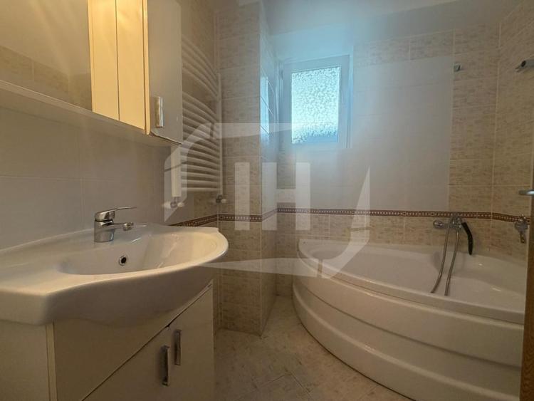 Apartament cu 3 camere semidecomandat, mobilat în Iris