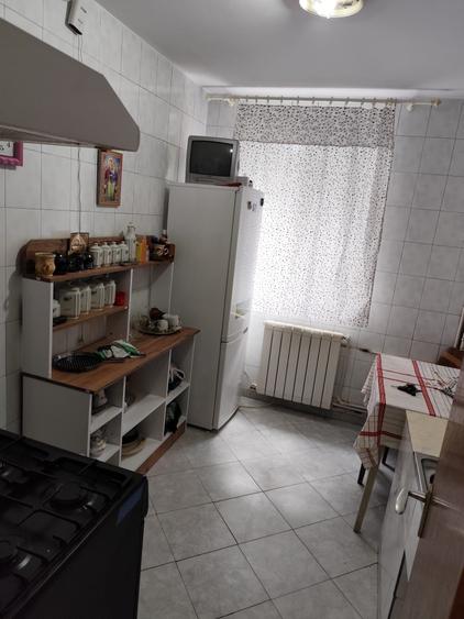 Apartament cu 2 camere semidecomandat în Craiovei