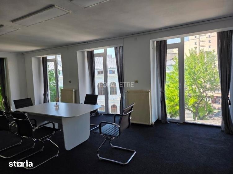 Apartament cu 5 camere în Centrul Civic