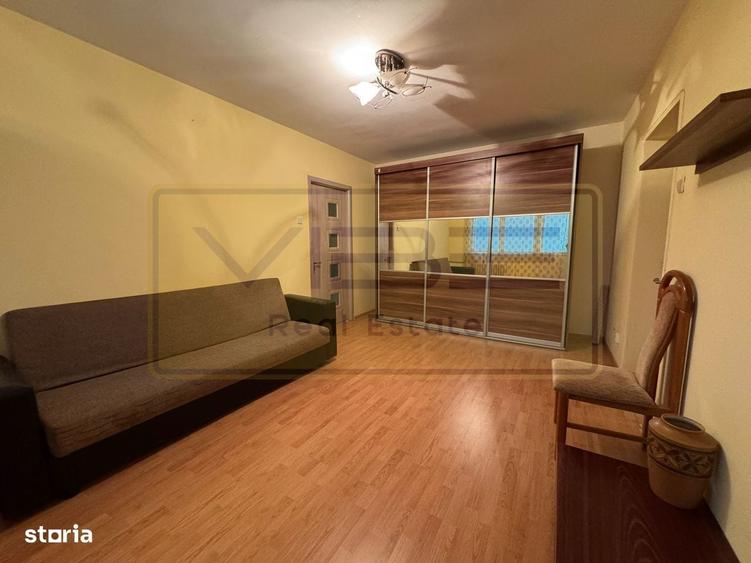 Apartament cu 3 camere semidecomandat în Tătărași