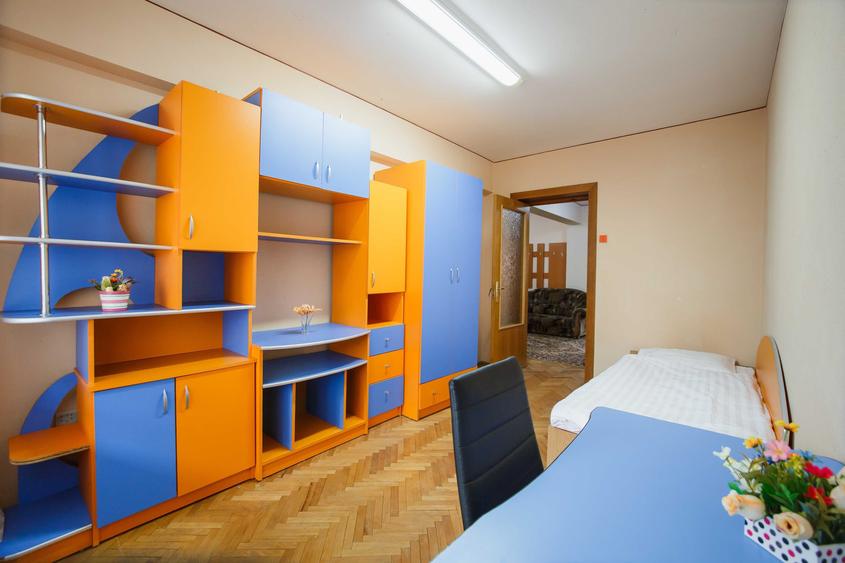 Apartament cu 4 camere decomandat în Ultracentral
