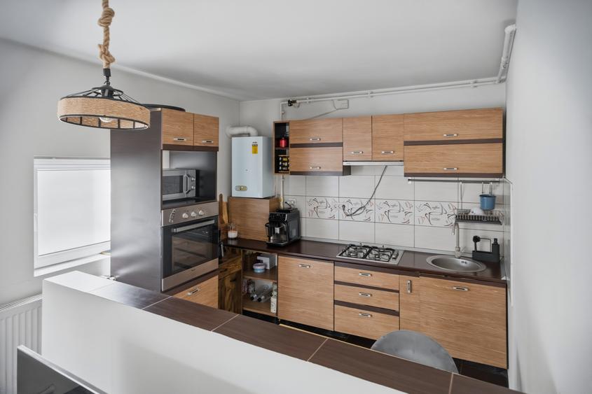 Apartament cu 2 camere decomandat, mobilat în P-ța Alba Iulia