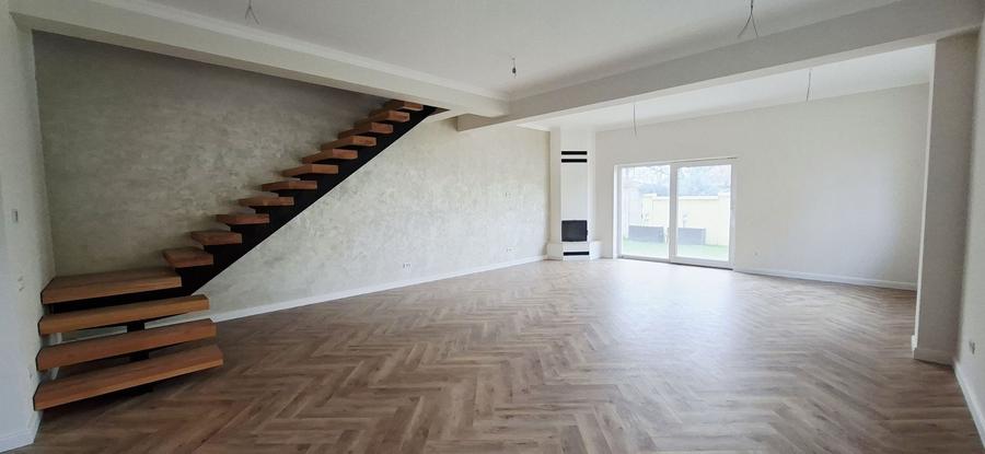 Duplex cu 4 camere cu Canalizare în Dumbrăvița