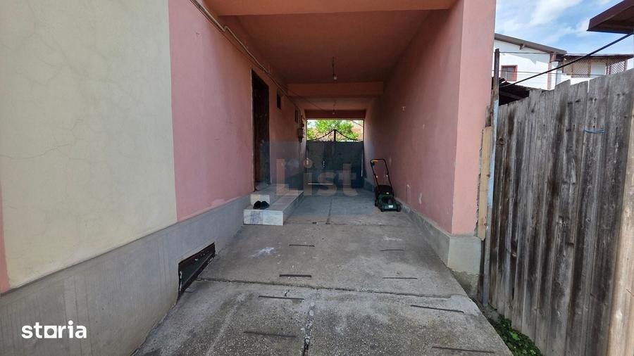Casă cu 8 camere cu Teren 441 Mp în Central