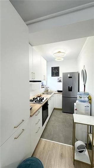 Apartament cu 2 camere decomandat, mobilat în