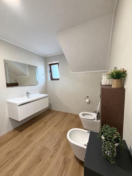 Casă cu 4 camere în Tineretului