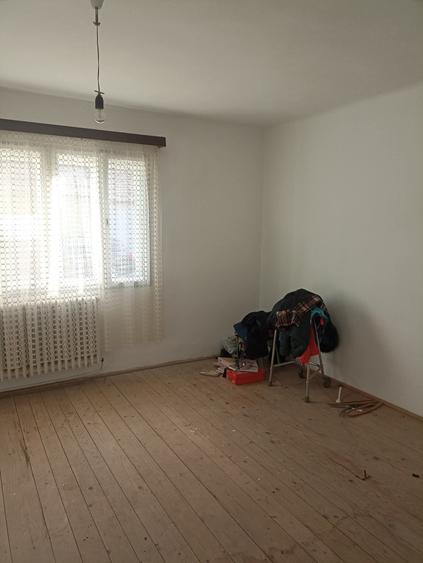 Casă individuală cu 2 camere cu Canalizare în Central