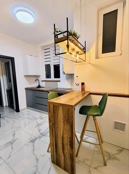 Apartament cu 4 camere în Universitate