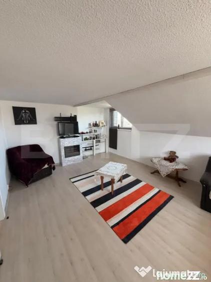 Casă cu 9 camere cu Teren 800 Mp în Central