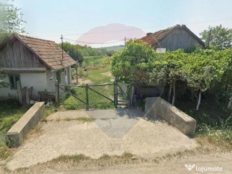Casă cu 2 camere cu Teren 3000 Mp în Păgaia