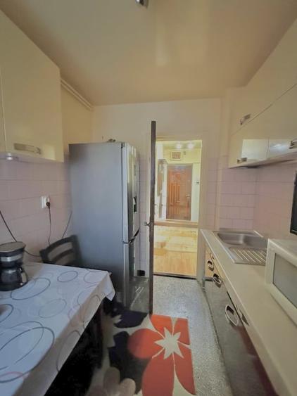 Apartament cu 3 camere decomandat în Titan