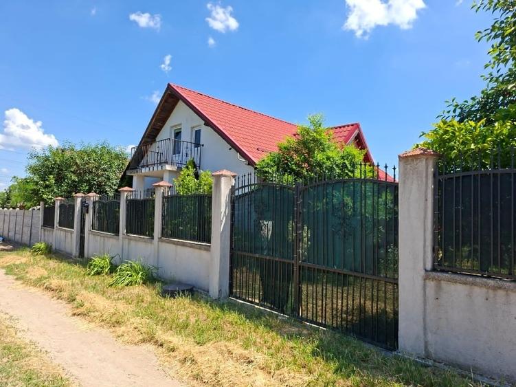Casă individuală cu 4 camere cu Teren 316 Mp în Albești