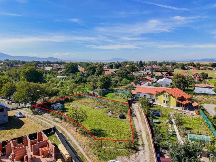 Teren Construcții intravilan de 1430 mp, în Cărpiniș