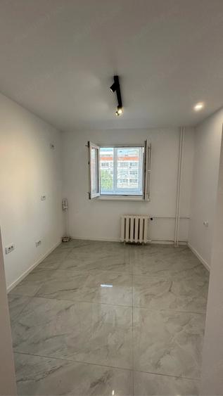 Apartament cu 3 camere decomandat în Ștefan cel Mare