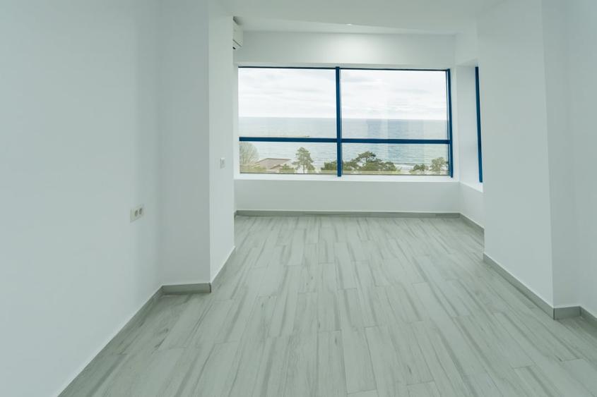 Apartament cu 3 camere semidecomandat în Olimp
