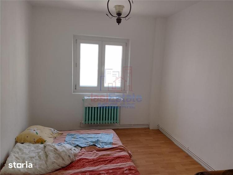 Apartament cu 3 camere semidecomandat în Dacia