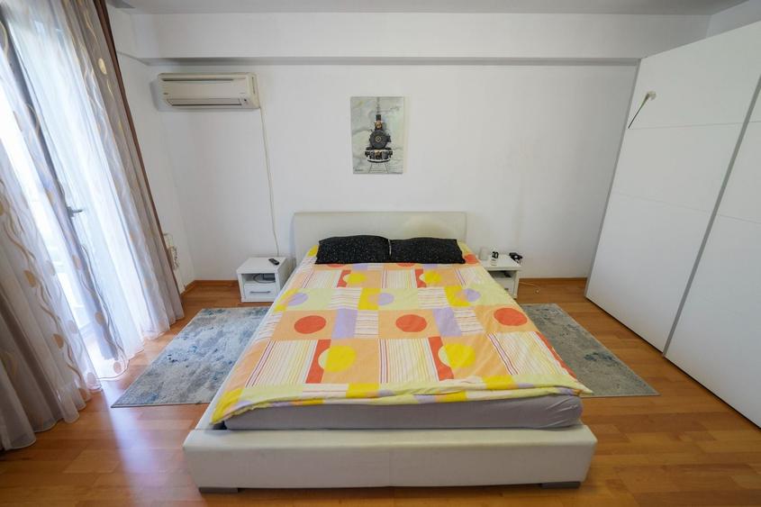Casă individuală cu 6 camere cu Piscina în Cârcea
