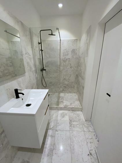 Apartament cu 4 camere semidecomandat în Domenii