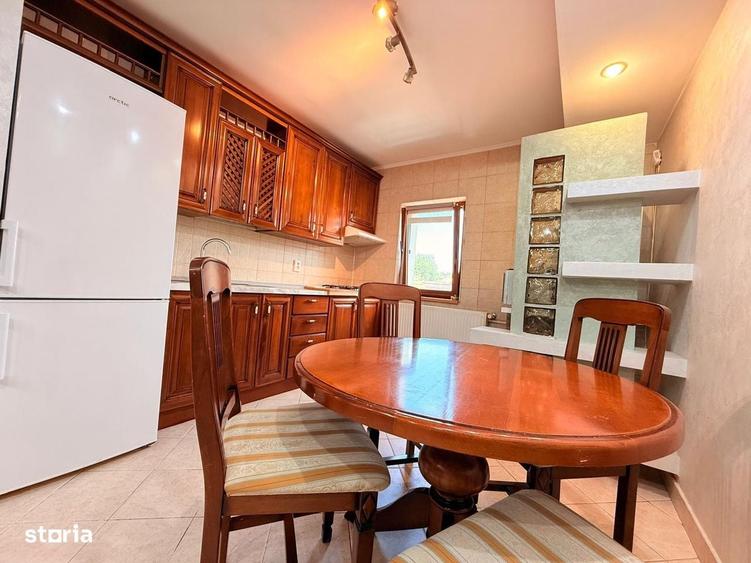 Apartament cu 4 camere decomandat în Palat
