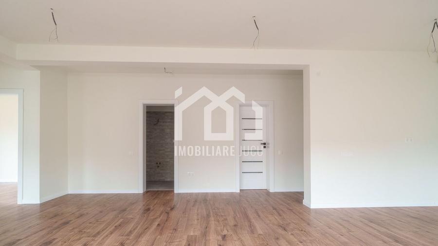 Apartament cu 3 camere semidecomandat în Jucu de Mijloc