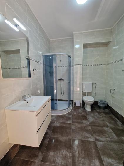 Casă individuală cu 5 camere cu Canalizare în Central