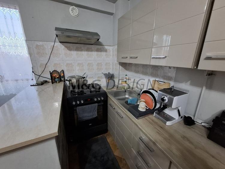 Apartament cu 4 camere decomandat, mobilat în Mircea cel Bătrân